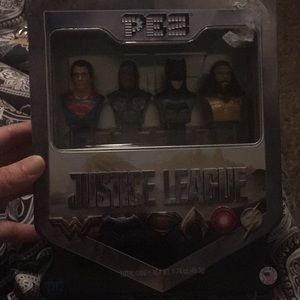 PEZ JUSTICE LEAGUE COLLECTORS TIN